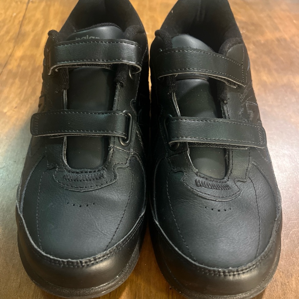 Men’s Sz 8 4E Style 577VK Black Velcro Walking Sneakers NEW